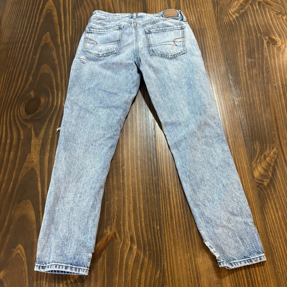 ๐ American Eagle Tomgirl Jeans Women's 4 Reg ๐ Distressed Relaxed Fit Denim - Picture 2 of 7